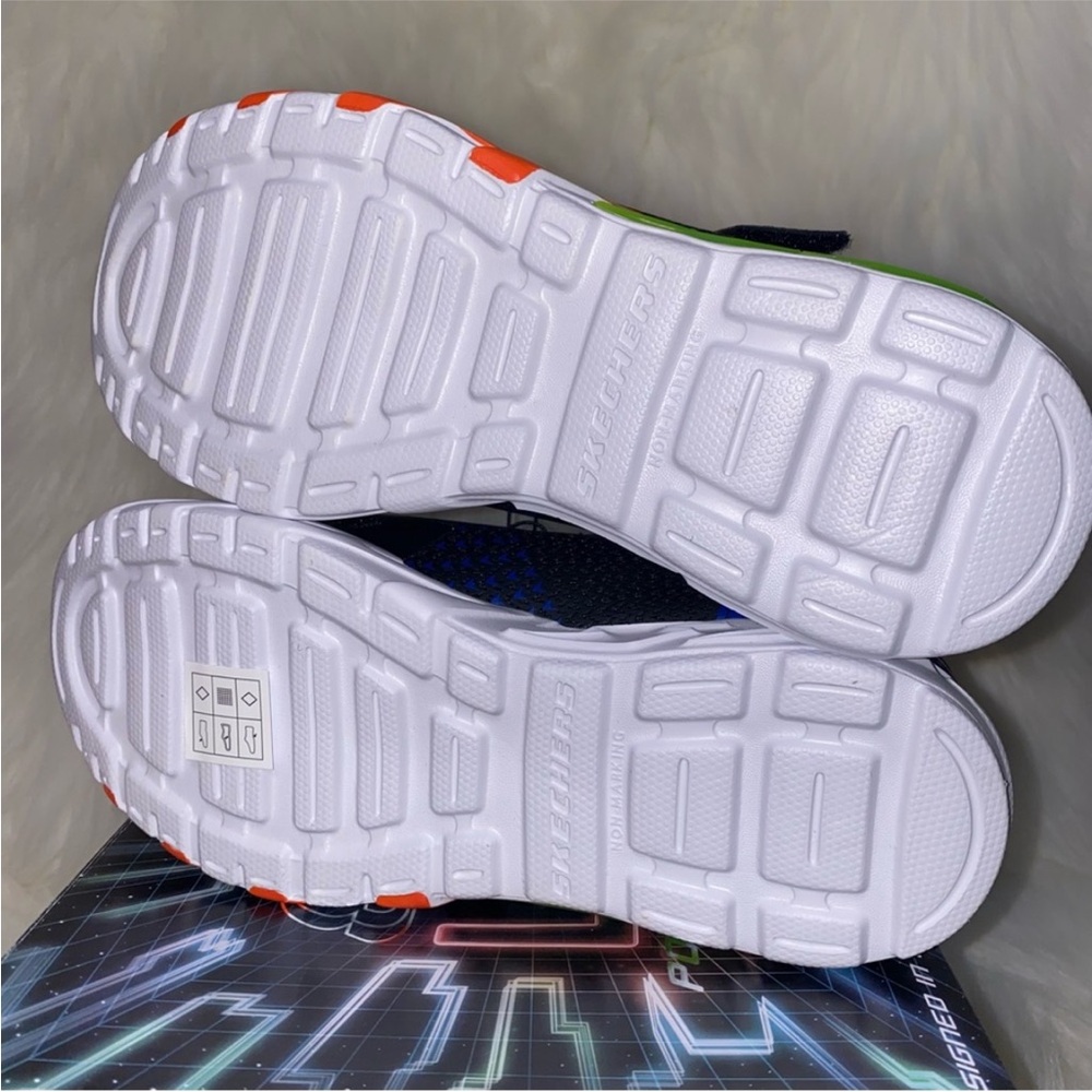 Big Boy size 4 sneakers sketchers New - Picture 4 of 8